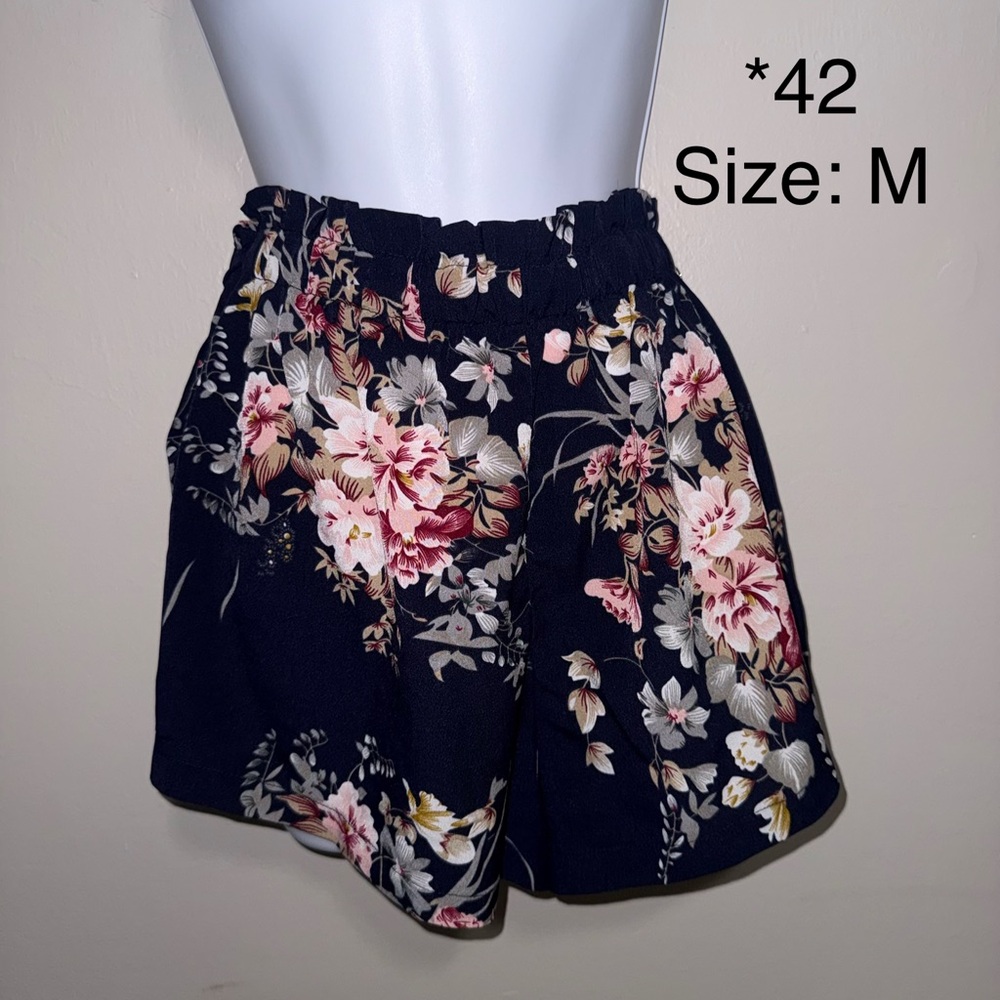 Floral Elastic Waist Women's Shorts - Black with Pink Floral